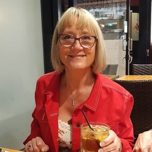 Meet your Posher, Elaine